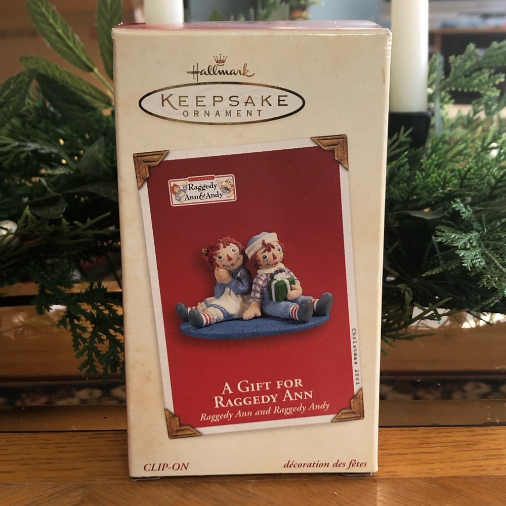 Hallmark Keepsake Collection "A Gift For Raggedy Ann 2003 Clip On Ornament